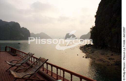 Pont supérieur d'une jonque dans la Baie d'Along. - © Philip Plisson / Plisson La Trinité / AA12397 - Nos reportages photos - Vietnam