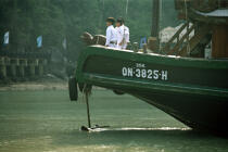 Sailors on the deck of a junk in Along. © Philip Plisson / Plisson La Trinité / AA12414 - Photo Galleries - Ha Long Bay