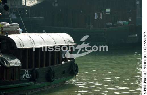 Stern of a junk in the port of Along. - © Philip Plisson / Plisson La Trinité / AA12446 - Photo Galleries - Vietnam