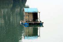 Cabane flottante dans la baie d'Along. © Philip Plisson / Plisson La Trinité / AA12468 - Nos reportages photos - Site [Vietnam]