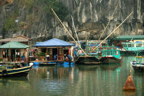 Village with the feet of cliffs in Along Bay. © Philip Plisson / Pêcheur d’Images / AA12470 - Photo Galleries - Ha Long Bay