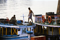 Boats in the port of Bombay. © Philip Plisson / Plisson La Trinité / AA12511 - Photo Galleries - Maharashtra