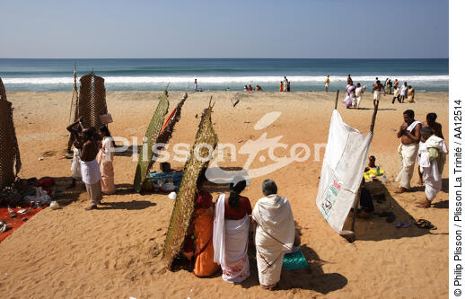 Offerings on the beach of Varkala. - © Philip Plisson / Plisson La Trinité / AA12514 - Photo Galleries - Town [Kerala]