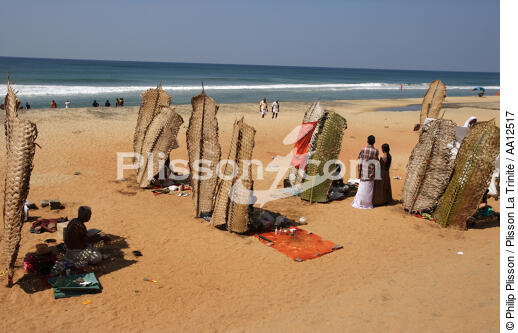 Offrandes sur la plage de Varkala. - © Philip Plisson / Plisson La Trinité / AA12517 - Nos reportages photos - Ville [Kerala]