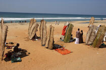 Offrandes sur la plage de Varkala. © Philip Plisson / Plisson La Trinité / AA12517 - Nos reportages photos - Etats [Inde]