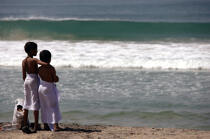 Enfants sur la plage de Varkala. © Philip Plisson / Plisson La Trinité / AA12522 - Nos reportages photos - Etats [Inde]