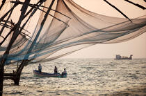 Chinese nets à Cochin. © Philip Plisson / Plisson La Trinité / AA12535 - Nos reportages photos - Materiel de pêche