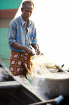 Fisherman in Cochin. © Philip Plisson / Plisson La Trinité / AA12544 - Photo Galleries - Fishing equipment