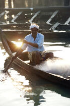 Pêcheur à Cochin. © Philip Plisson / Plisson La Trinité / AA12549 - Nos reportages photos - Filet de pêche