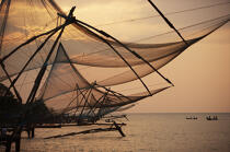 Chinese nets à Cochin. © Philip Plisson / Plisson La Trinité / AA12580 - Nos reportages photos - Filet de pêche