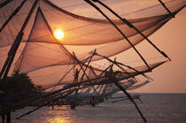Chinese Nets in Cochin. © Philip Plisson / Plisson La Trinité / AA12581 - Photo Galleries - Sunset