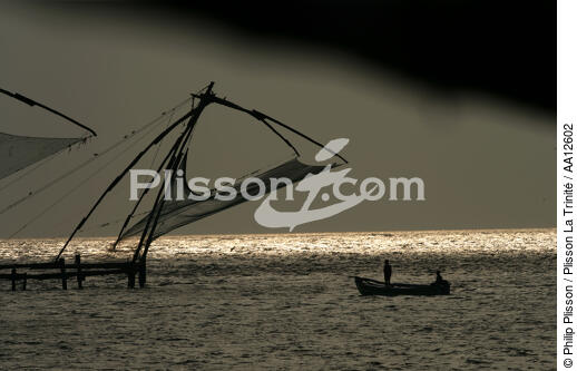 Pêche à Cochin. - © Philip Plisson / Plisson La Trinité / AA12602 - Nos reportages photos - Ville [Kerala]