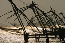 Chinese nets in front of Cochin. © Philip Plisson / Plisson La Trinité / AA12611 - Photo Galleries - Backlit