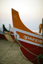 Boats on the beach of Kollam. © Philip Plisson / Plisson La Trinité / AA12620 - Photo Galleries - Stem