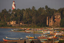 Bateaux sur la plage de Kollam. © Philip Plisson / Plisson La Trinité / AA12624 - Nos reportages photos - Kerala
