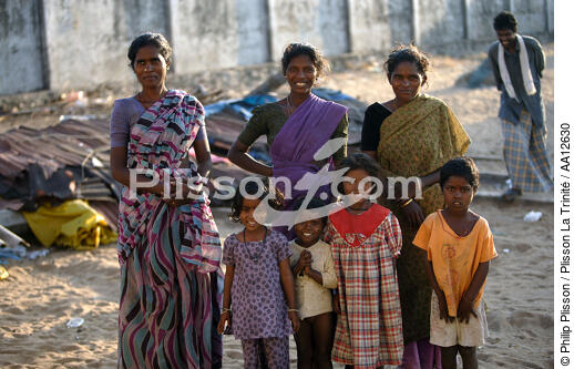 Hindus on the beach of Kollam. - © Philip Plisson / Plisson La Trinité / AA12630 - Photo Galleries - State [India]