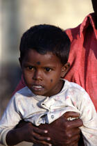 Enfant sur la plage de Kollam. © Philip Plisson / Plisson La Trinité / AA12632 - Nos reportages photos - Inde