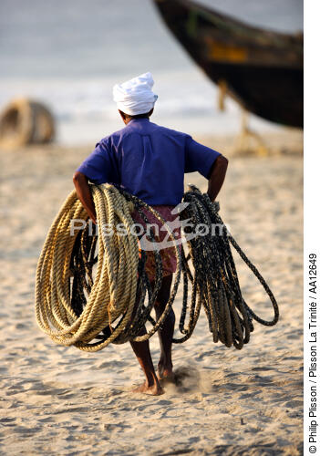On the beach of Kovallam. - © Philip Plisson / Plisson La Trinité / AA12649 - Photo Galleries - Ropes and rigging