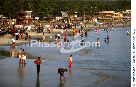 Sur la plage de Kovallam.. - © Philip Plisson / Plisson La Trinité / AA12655 - Nos reportages photos - Femme