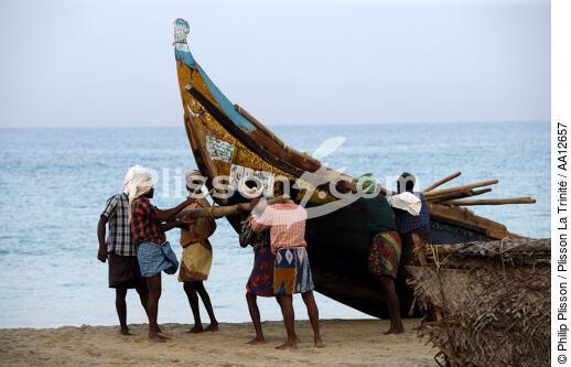 On the beach of Kovallam. - © Philip Plisson / Plisson La Trinité / AA12657 - Photo Galleries - Town [Kerala]