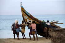 Sur la plage de Kovallam.. © Philip Plisson / Plisson La Trinité / AA12657 - Nos reportages photos - Homme