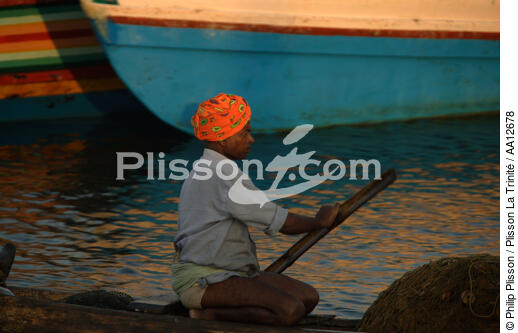 Hindou à Vilinjan. - © Philip Plisson / Plisson La Trinité / AA12678 - Nos reportages photos - La petite pêche au Kerala, Inde du sud