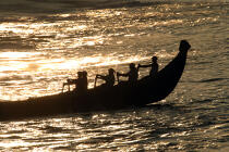 Departure for fishing in Vilinjam. © Philip Plisson / Plisson La Trinité / AA12700 - Photo Galleries - Town [Kerala]