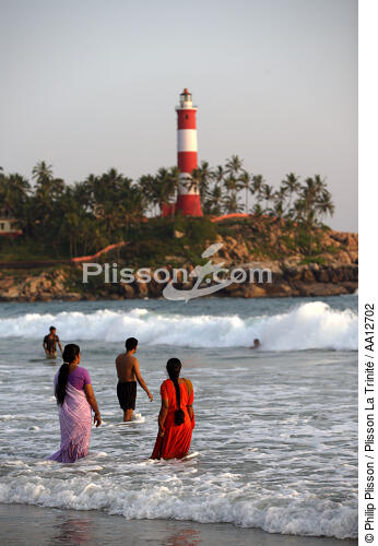 Bain à Kovalam. - © Philip Plisson / Plisson La Trinité / AA12702 - Nos reportages photos - Ville [Kerala]