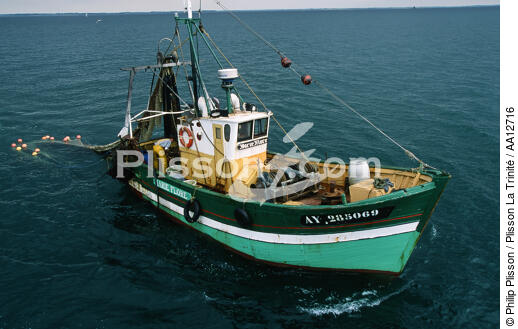 Trawler in fishing. - © Philip Plisson / Plisson La Trinité / AA12716 - Photo Galleries - Fishing equipment
