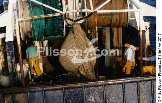 Chalutier en pêche. - © Philip Plisson / Plisson La Trinité / AA12717 - Nos reportages photos - Filet de pêche