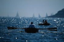 Rowing boat. © Philip Plisson / Plisson La Trinité / AA12718 - Photo Galleries - Backlit