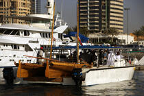End of regatta in Dubai. © Philip Plisson / Plisson La Trinité / AA12740 - Photo Galleries - Sky-scraper