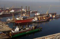 Shipyards in the port of Dubai. © Philip Plisson / Plisson La Trinité / AA12752 - Photo Galleries - Shipyards