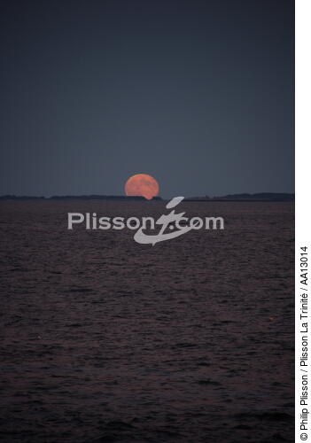 Lune rousse - © Philip Plisson / Plisson La Trinité / AA13014 - Nos reportages photos - Moment de la journée