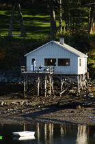 New Harbor dans le Maine. © Philip Plisson / Plisson La Trinité / AA13268 - Nos reportages photos - Maison sur pilotis