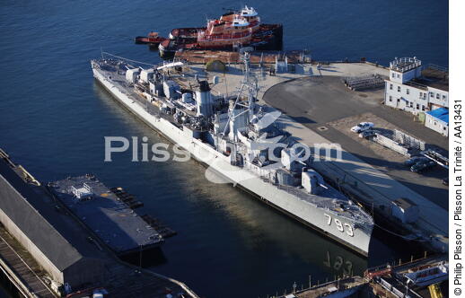 Military frigate in Boston. - © Philip Plisson / Plisson La Trinité / AA13431 - Photo Galleries - The Navy