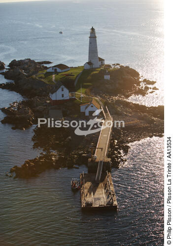 Boston Harbor Light. - © Philip Plisson / Plisson La Trinité / AA13534 - Photo Galleries - Backlit