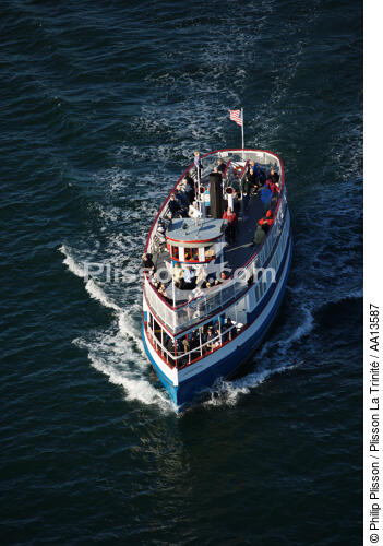 Bac dans le Massachusetts. - © Philip Plisson / Plisson La Trinité / AA13587 - Nos reportages photos - Ferry