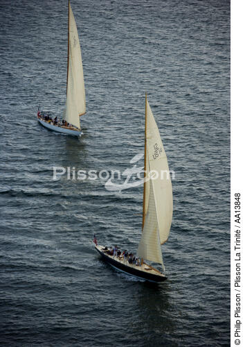 Régate de 12 mètres JI devant Newport. - © Philip Plisson / Plisson La Trinité / AA13848 - Nos reportages photos - Nouvelle Angleterre