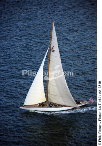 Régate de 12 mètres JI devant Newport. - © Philip Plisson / Plisson La Trinité / AA13849 - Nos reportages photos - 12 M JI