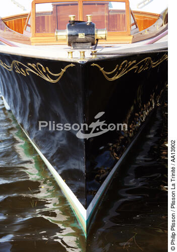 Motorboat in Watch Hill in Rhode Island. - © Philip Plisson / Plisson La Trinité / AA13902 - Photo Galleries - Stem