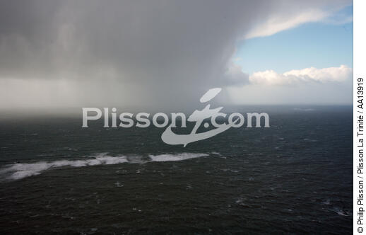 Rain on the sea. - © Philip Plisson / Plisson La Trinité / AA13919 - Photo Galleries - Sein Passage [The]