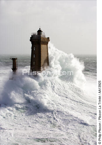 Storm in the strong current of Raz de Sein. - © Philip Plisson / Plisson La Trinité / AA13925 - Photo Galleries - Vieille [The]