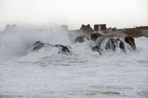 Tempête sur St Guénolé. © Philip Plisson / Plisson La Trinité / AA13935 - Nos reportages photos - Mer agitée