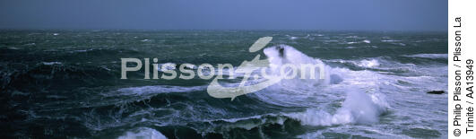 Tourelle du Moine devant St Guénolé - © Philip Plisson / Plisson La Trinité / AA13949 - Photo Galleries - Storm at sea