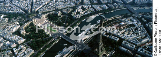 Paris, La Tour Eiffel et le Trocadéro. - © Guillaume Plisson / Plisson La Trinité / AA13968 - Nos reportages photos - Paris
