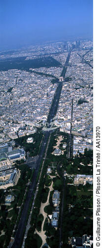 Paris, the avenue of Champs Elysées. - © Guillaume Plisson / Plisson La Trinité / AA13970 - Photo Galleries - Arc de Triomphe
