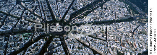 Paris, L'Arc de Triomphe. - © Guillaume Plisson / Plisson La Trinité / AA13971 - Nos reportages photos - Champs Elysées