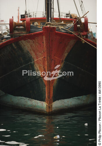 In the port of Aberdeen to HongKong. - © Philip Plisson / Plisson La Trinité / AA13990 - Photo Galleries - Stem