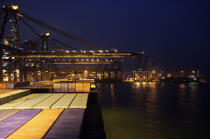 Containership terminal in the port of Kowloon © Philip Plisson / Plisson La Trinité / AA13999 - Photo Galleries - Kowloon